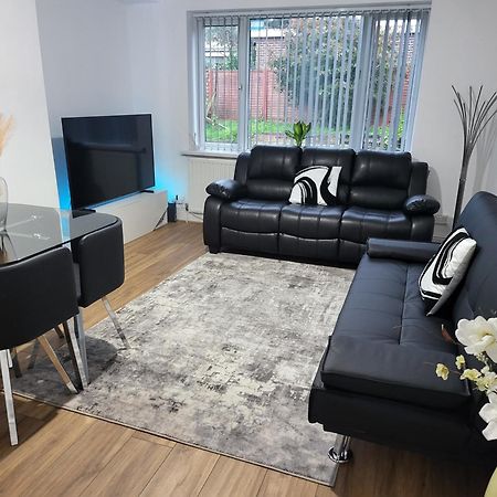 Spacious & Cosy Holiday Home In Manchester Bagian luar foto