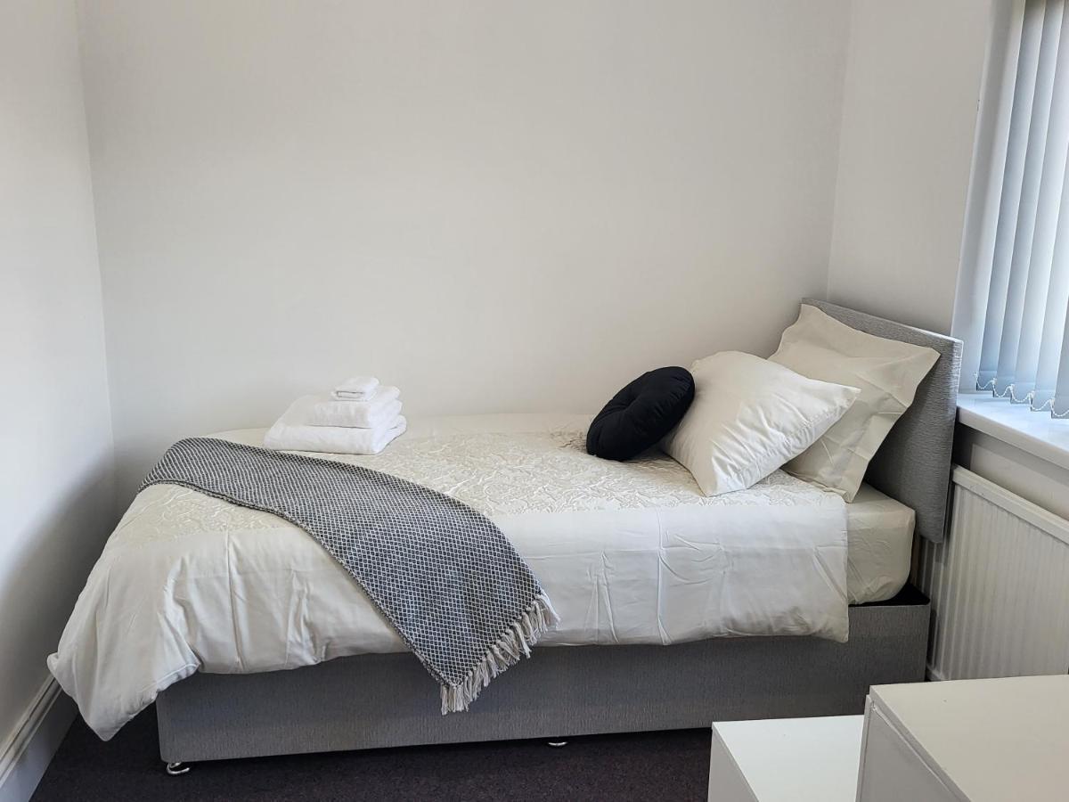 Spacious & Cosy Holiday Home In Manchester Bagian luar foto