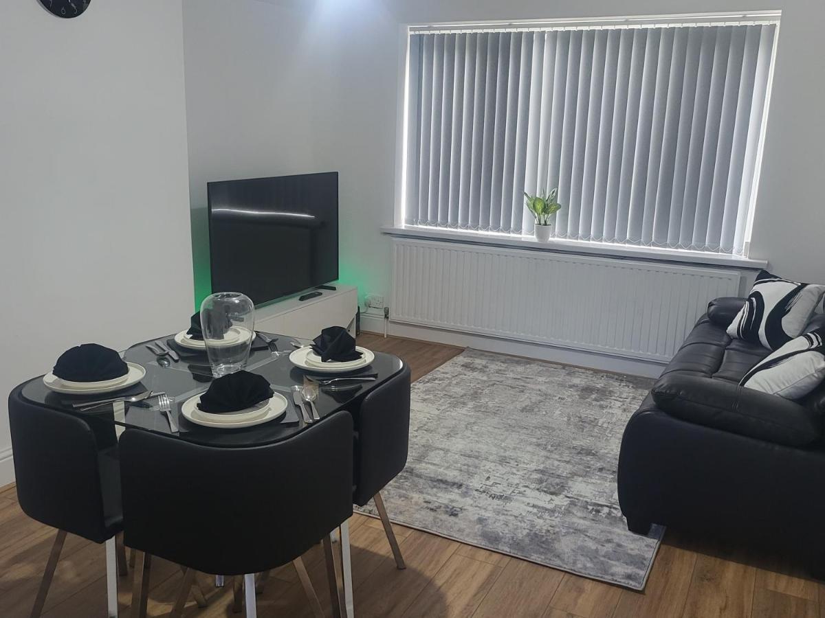 Spacious & Cosy Holiday Home In Manchester Bagian luar foto