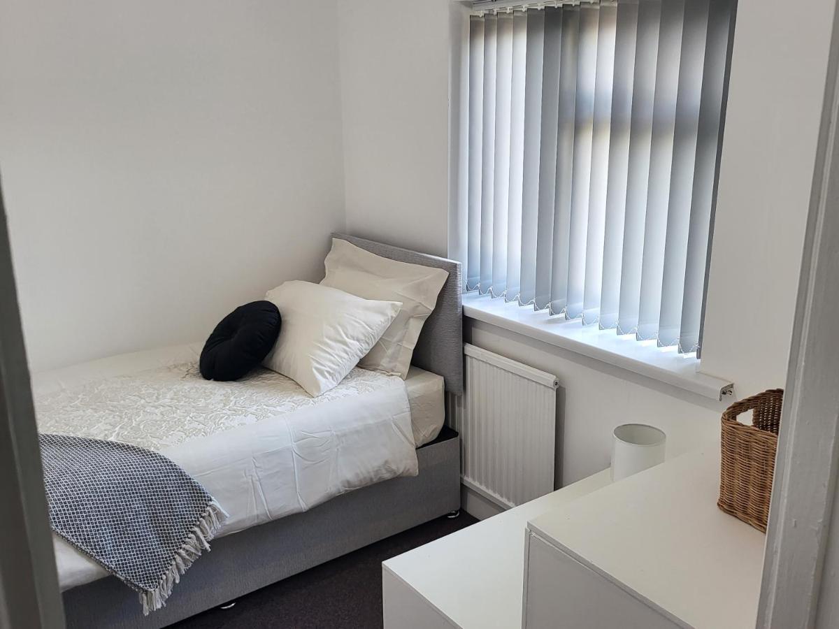Spacious & Cosy Holiday Home In Manchester Bagian luar foto