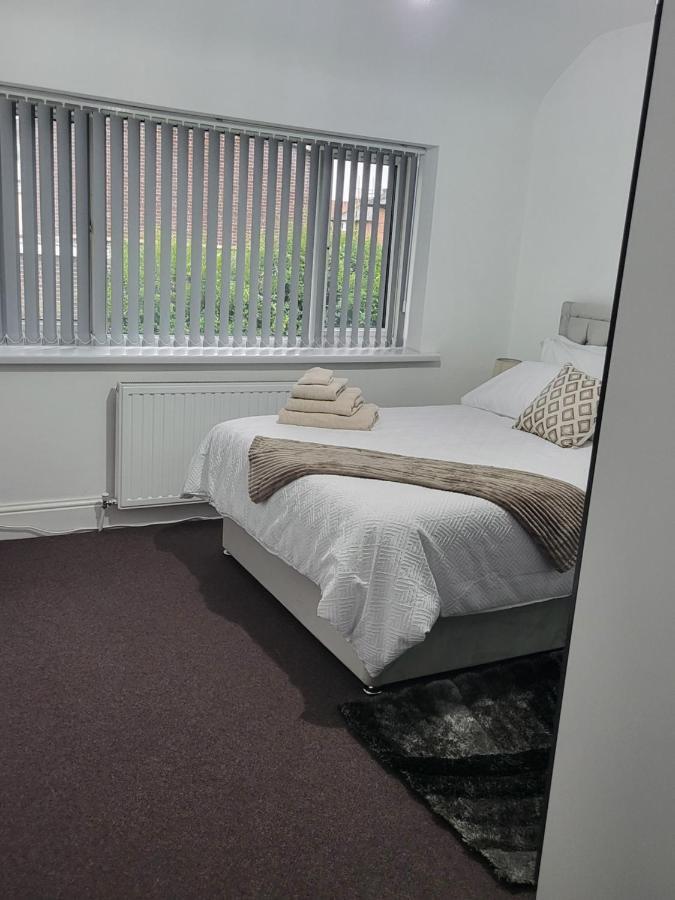 Spacious & Cosy Holiday Home In Manchester Bagian luar foto