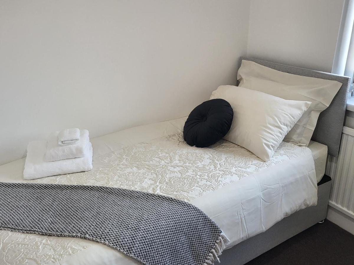 Spacious & Cosy Holiday Home In Manchester Bagian luar foto